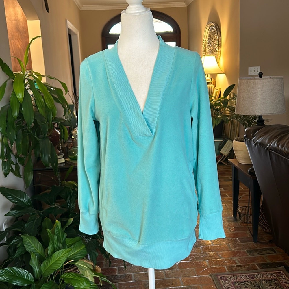 Nick & Nora teal v-neck fleece top szS